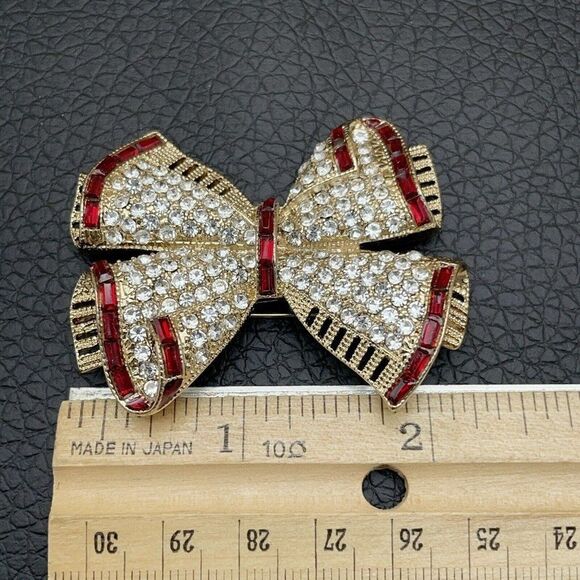 Napier Brooch Holiday Bow Gold Tone Clear Round Rhinestones Red Baguettes 3D - Picture 7 of 8